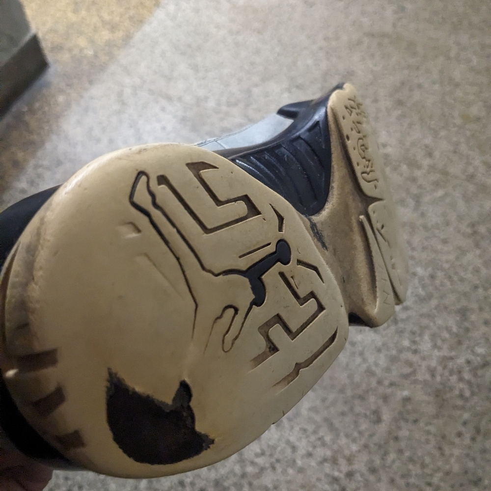 Jordan 11's - Picture 3 of 8